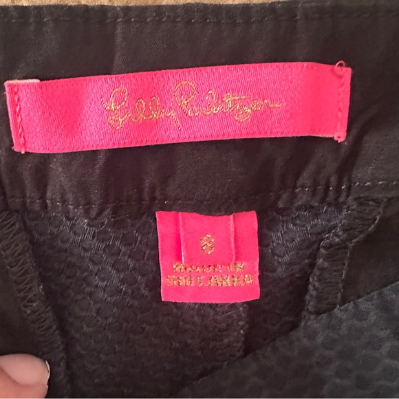 Lilly Pulitzer Black buttercup scallop shorts, size 6 - Picture 2 of 3